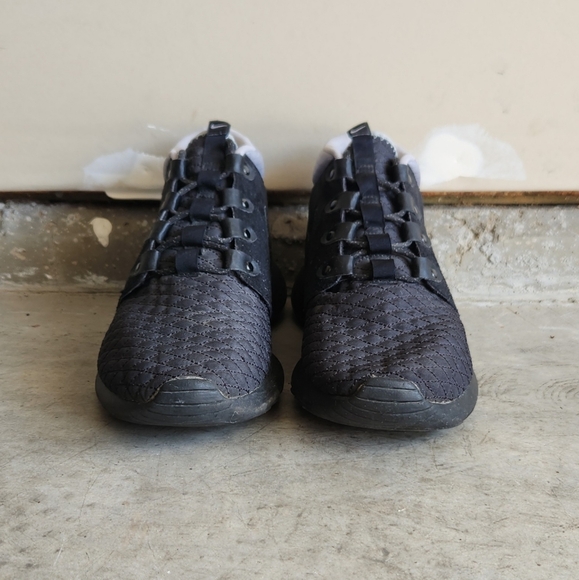 Nike Men's Roshe Run Sneaker Size 10.5 - Picture 7 of 11